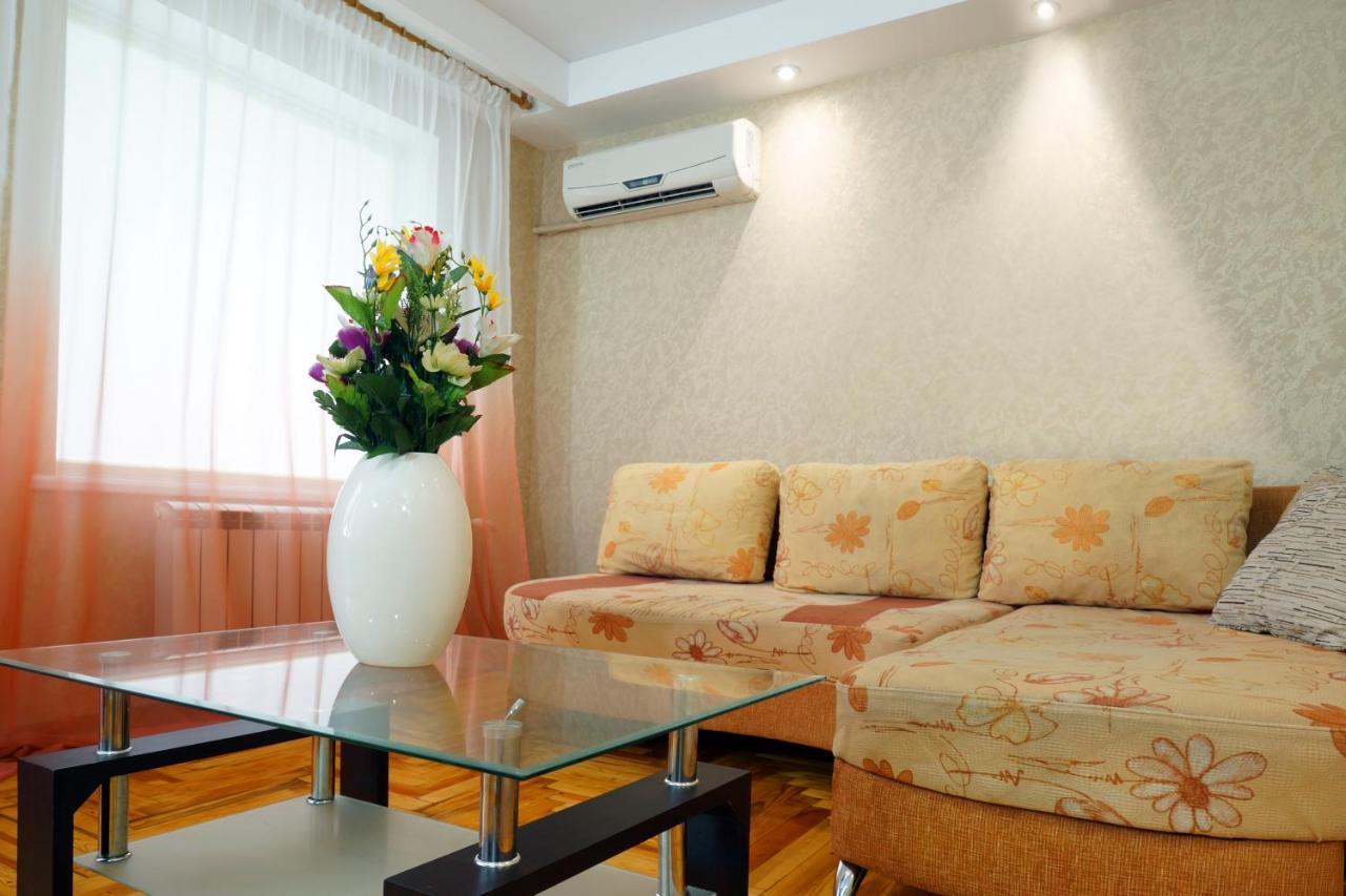 2 Rooms Semi-Luxury Apt On 39-H Nezalezhnoi Ukrаiny Street Next To The City Council Zaporizhia Exterior photo
