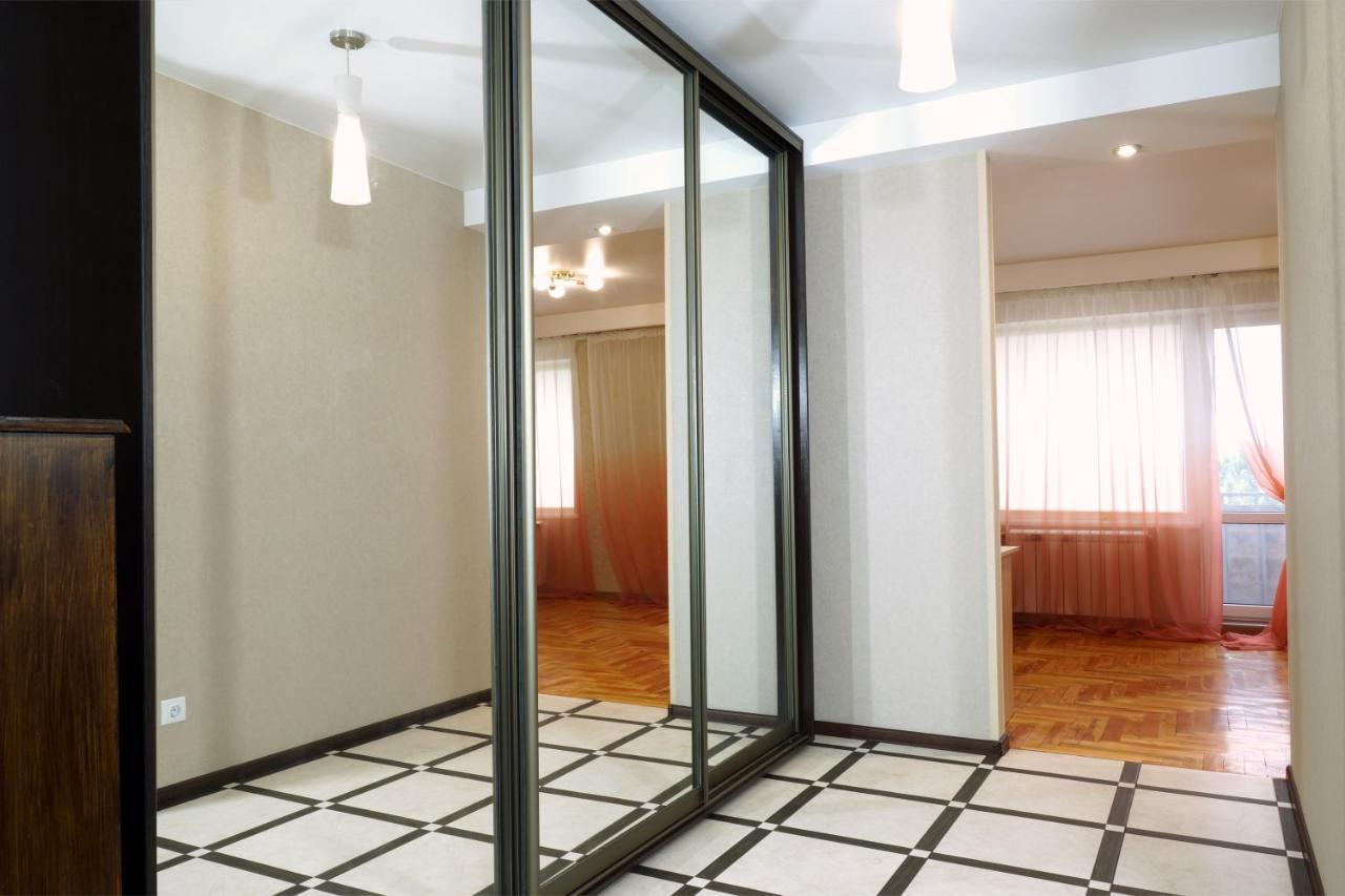 2 Rooms Semi-Luxury Apt On 39-H Nezalezhnoi Ukrаiny Street Next To The City Council Zaporizhia Exterior photo